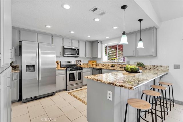 14798 Dos Palmas Road, Victorville, CA 92392