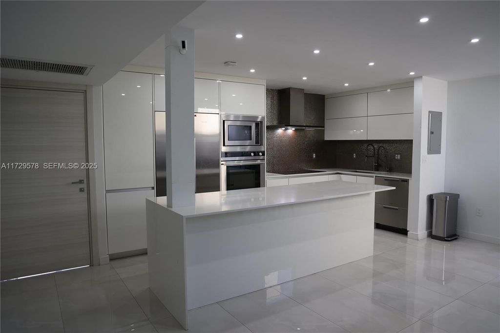 20291 NE 30th Avenue PH24, Aventura, FL 33180