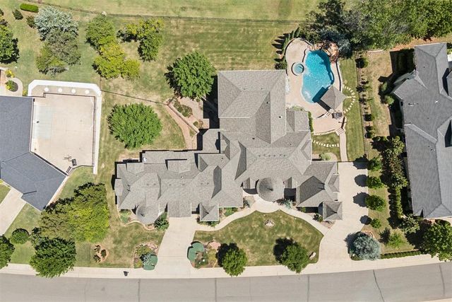 4616 Lake Front Drive, Edmond, OK 73034
