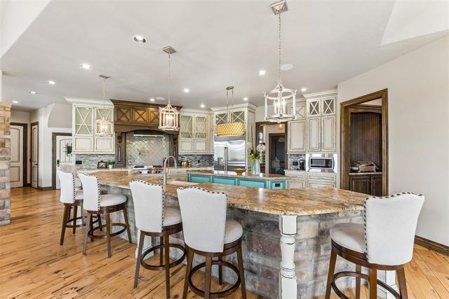 4616 Lake Front Drive, Edmond, OK 73034