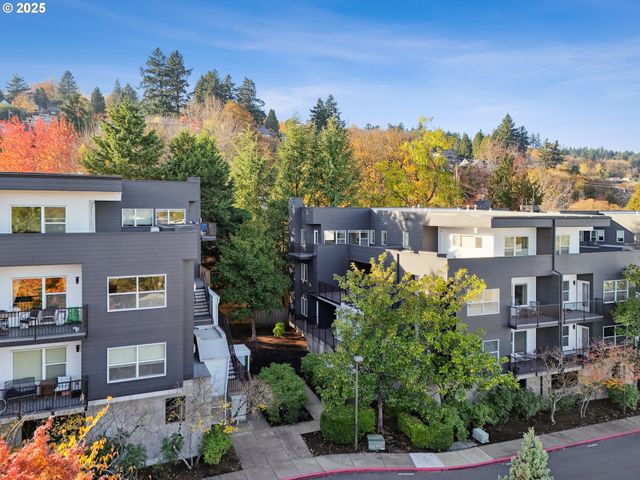 610 S NEVADA St #H, Portland, OR 97219