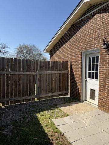 233 Hopkins Ave, Lewisburg, TN 37091