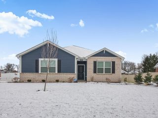 3809 S Woodfield Drive, New Palestine, IN 46163