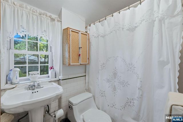 749 Kinderkamack Road, River Edge, NJ 07661