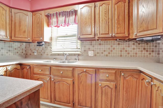 2416 Helmuth Avenue, Evansville, IN 47714