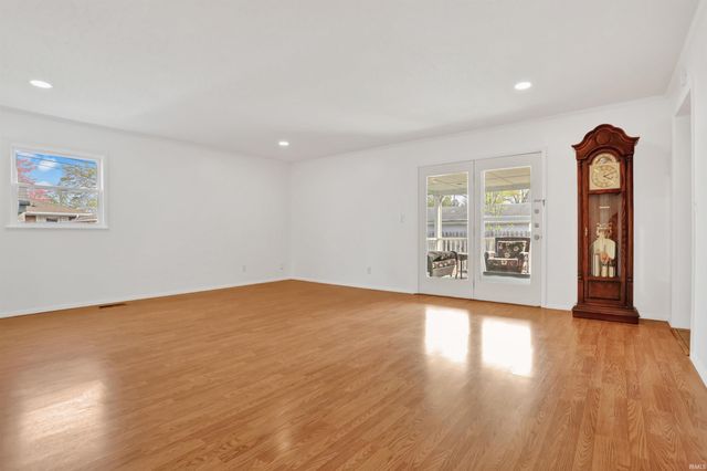 2416 Helmuth Avenue, Evansville, IN 47714