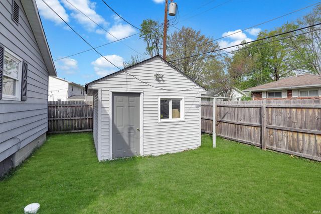 2416 Helmuth Avenue, Evansville, IN 47714