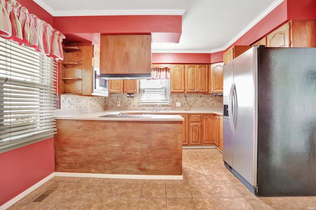 2416 Helmuth Avenue, Evansville, IN 47714