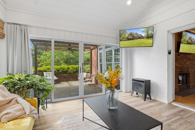 1603 S Jeanne Court, New Palestine, IN 46163