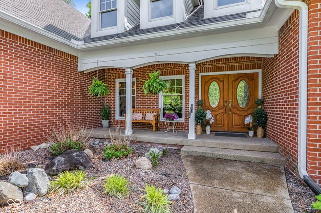 1603 S Jeanne Court, New Palestine, IN 46163