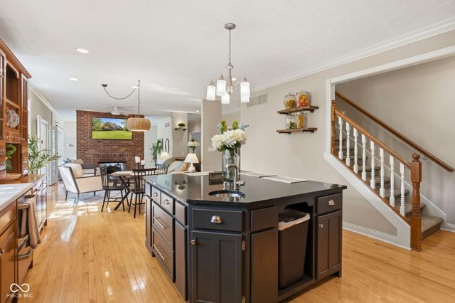1603 S Jeanne Court, New Palestine, IN 46163