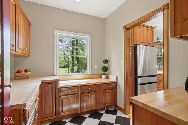 1603 S Jeanne Court, New Palestine, IN 46163