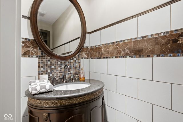 1603 S Jeanne Court, New Palestine, IN 46163