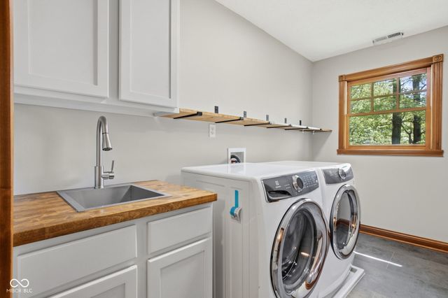 1603 S Jeanne Court, New Palestine, IN 46163