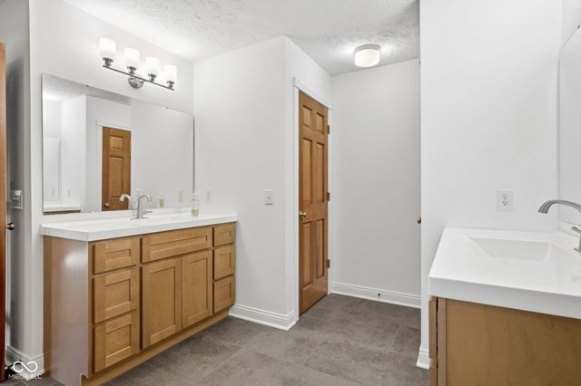 1603 S Jeanne Court, New Palestine, IN 46163