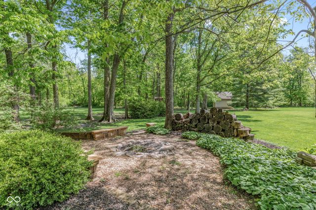1603 S Jeanne Court, New Palestine, IN 46163