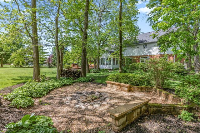 1603 S Jeanne Court, New Palestine, IN 46163
