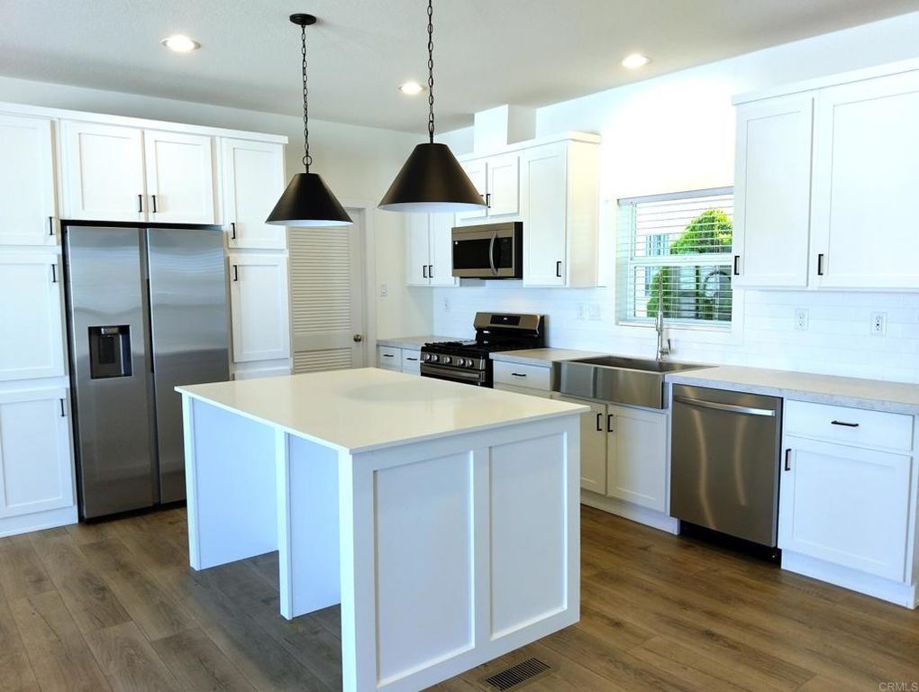 Image 2 of property listing at 718 Sycamore Avenue 170, Vista, CA 92081