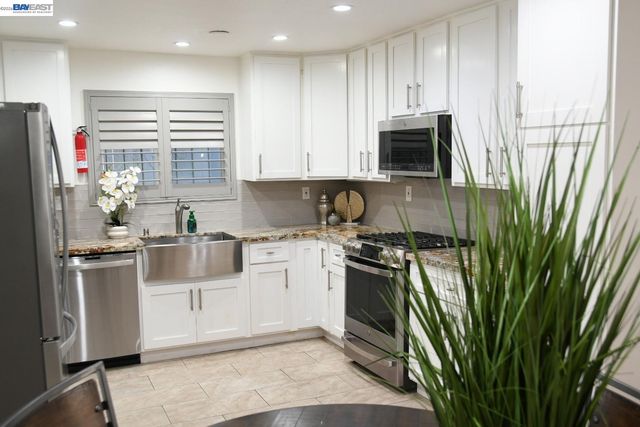 1234 Willow St, Oakland, CA 94607