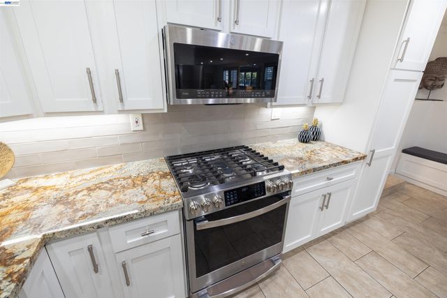 1234 Willow St, Oakland, CA 94607