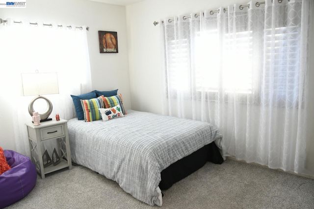 1234 Willow St, Oakland, CA 94607