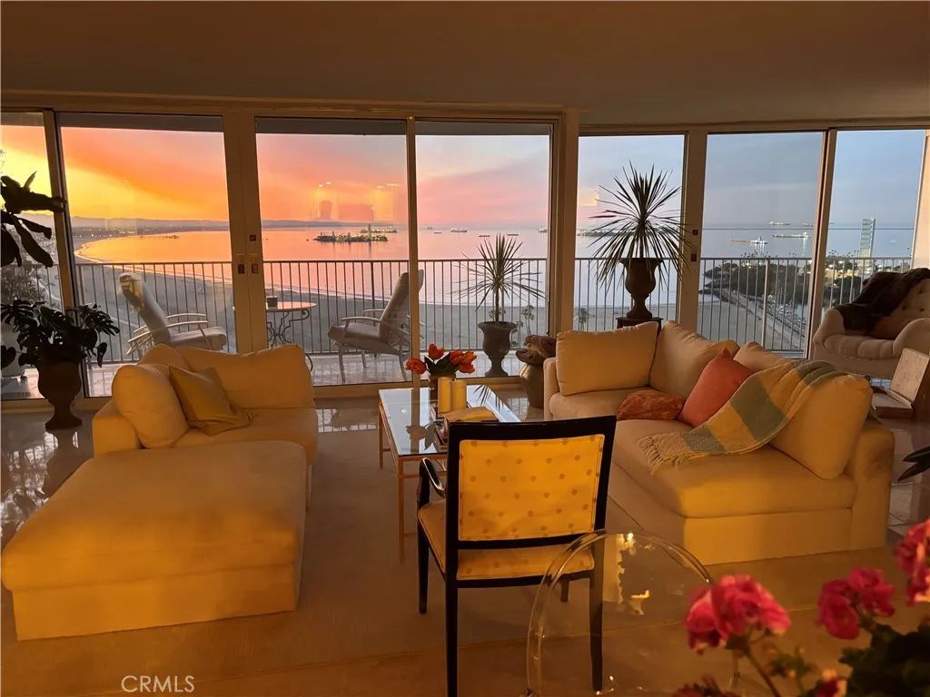 700 E Ocean 2205, Long Beach, CA 90802