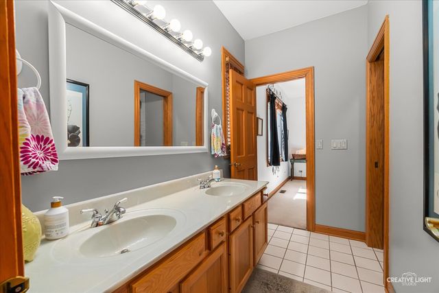8N419 Sunny Hill Circle, Elgin, IL 60124