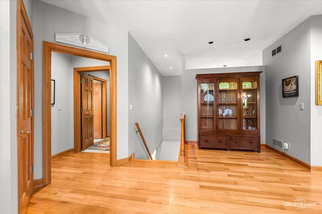 8N419 Sunny Hill Circle, Elgin, IL 60124