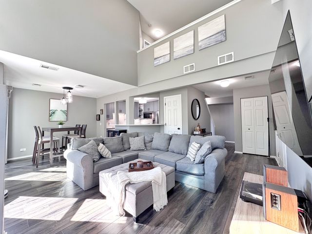 730 Hamilton Circle, Schaumburg, IL 60194