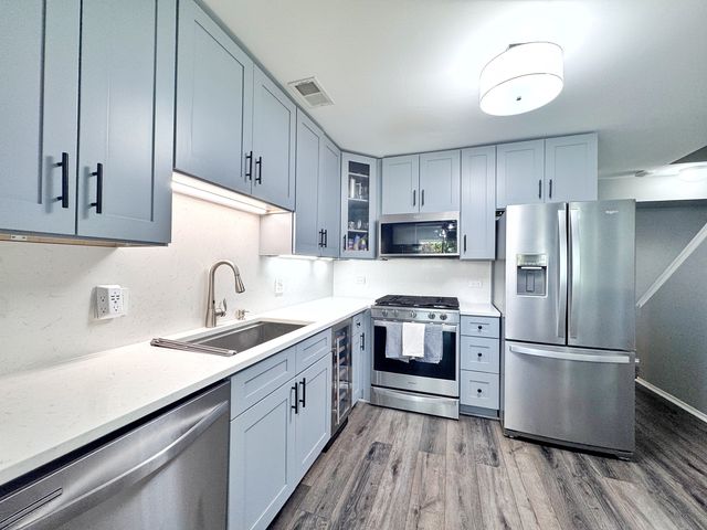 730 Hamilton Circle, Schaumburg, IL 60194