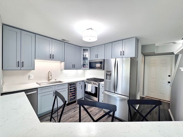 730 Hamilton Circle, Schaumburg, IL 60194