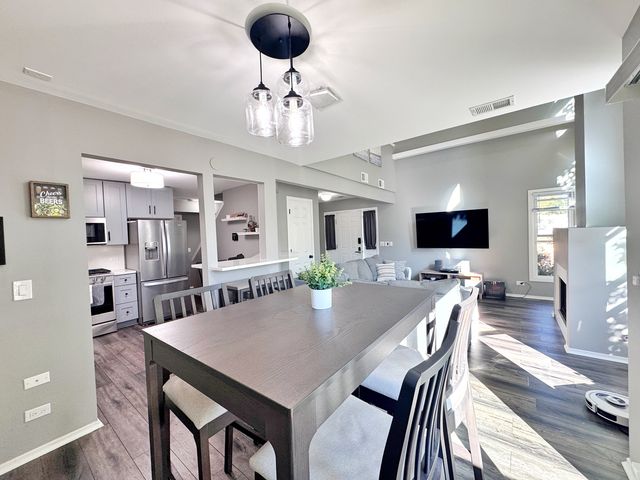 730 Hamilton Circle, Schaumburg, IL 60194