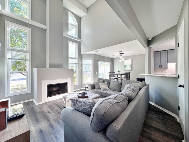 730 Hamilton Circle, Schaumburg, IL 60194