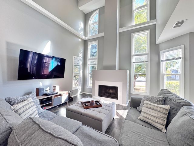 730 Hamilton Circle, Schaumburg, IL 60194