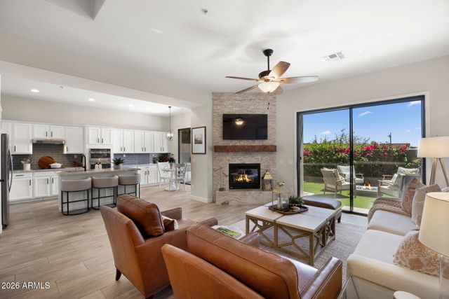 19550 N GRAYHAWK Drive 1086, Scottsdale, AZ 85255