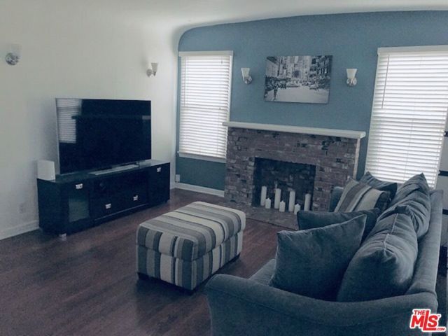 1610 Hauser Boulevard, Los Angeles, CA 90019