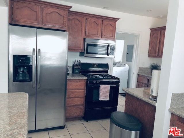 1610 Hauser Boulevard, Los Angeles, CA 90019