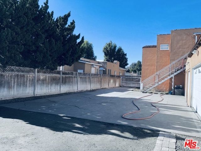 1610 Hauser Boulevard, Los Angeles, CA 90019