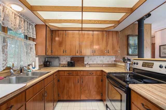 911 Dragon Shores Drive, Coldwater, MI 49036