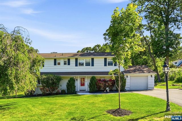 101 Walnut Street, Oakland, NJ 07436