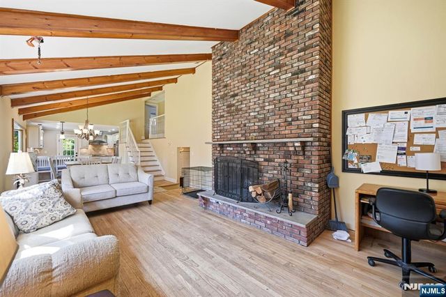 101 Walnut Street, Oakland, NJ 07436