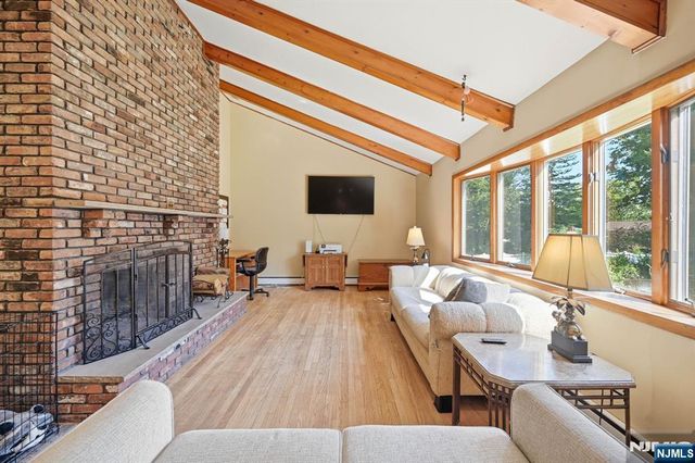 101 Walnut Street, Oakland, NJ 07436