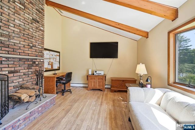101 Walnut Street, Oakland, NJ 07436
