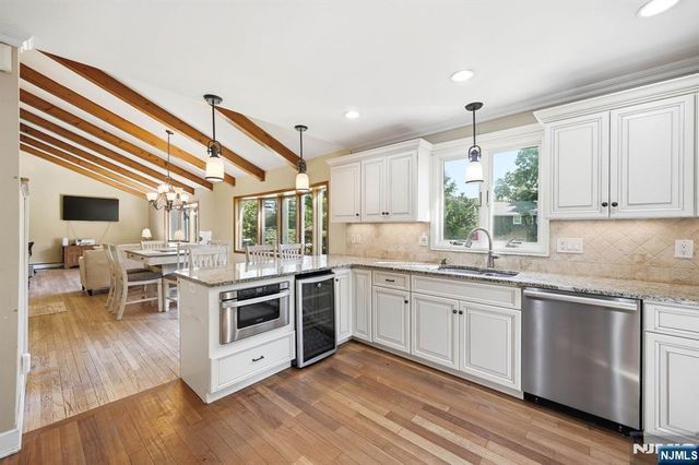 101 Walnut Street, Oakland, NJ 07436