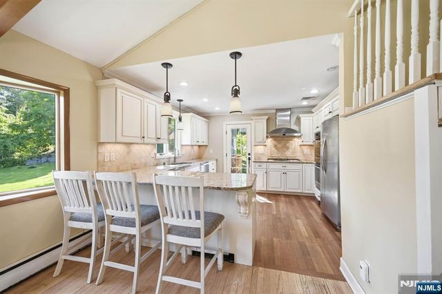 101 Walnut Street, Oakland, NJ 07436