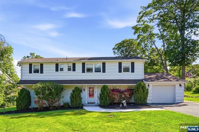 101 Walnut Street, Oakland, NJ 07436
