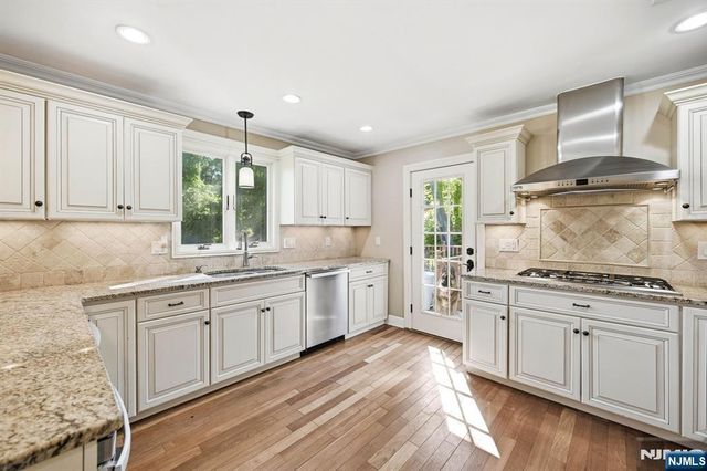 101 Walnut Street, Oakland, NJ 07436
