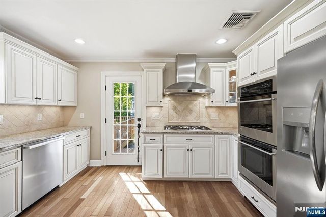101 Walnut Street, Oakland, NJ 07436