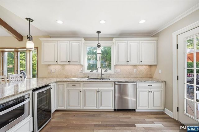 101 Walnut Street, Oakland, NJ 07436