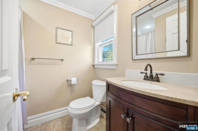 101 Walnut Street, Oakland, NJ 07436